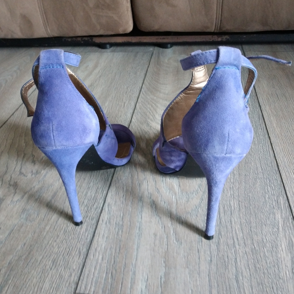 BCBG Paris heels NEW